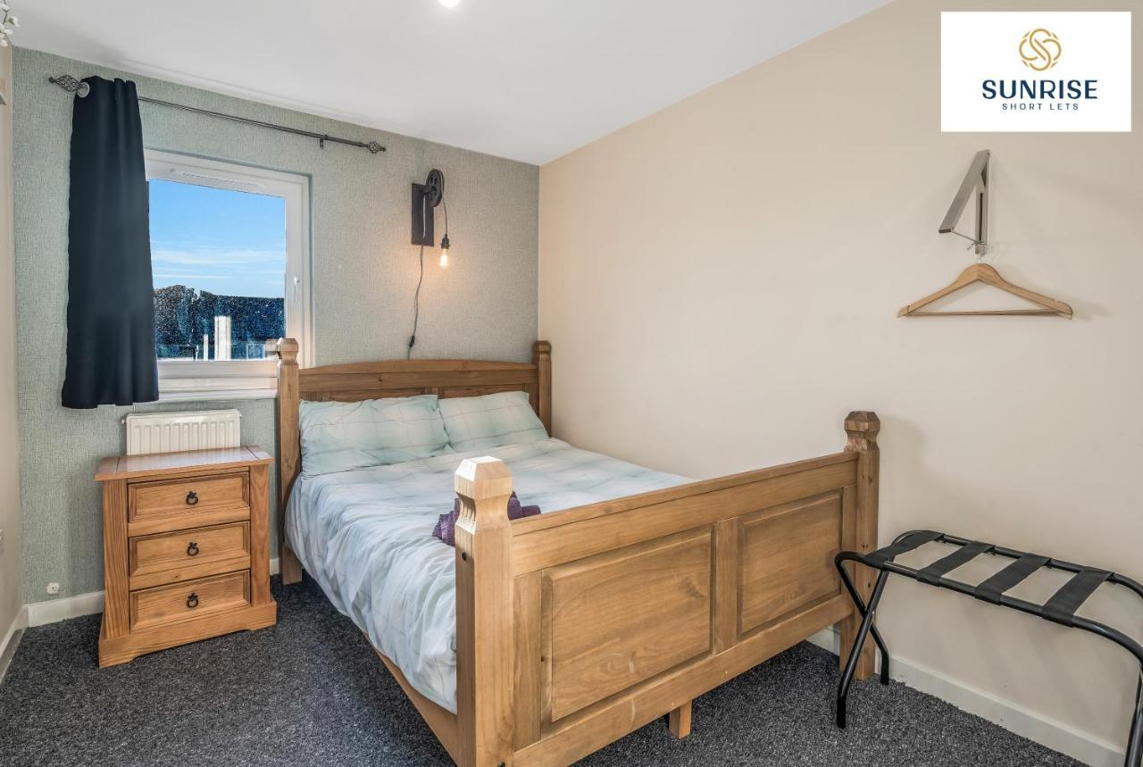 The Law, Has 4 Rooms With Tvs, 2 Bathrooms, Central, Free Parking, Fully Equipped, Contractor And Trades Favourite, 5 Mins To Centre - Long Stays, Invoice And Reduced Price Are Only Via Sunrise Short Lets Dundee Exterior foto