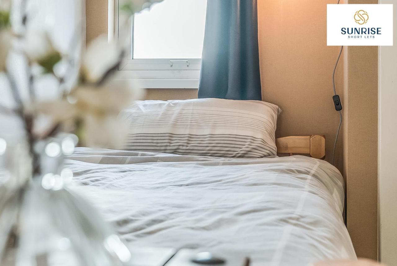 The Law, Has 4 Rooms With Tvs, 2 Bathrooms, Central, Free Parking, Fully Equipped, Contractor And Trades Favourite, 5 Mins To Centre - Long Stays, Invoice And Reduced Price Are Only Via Sunrise Short Lets Dundee Exterior foto