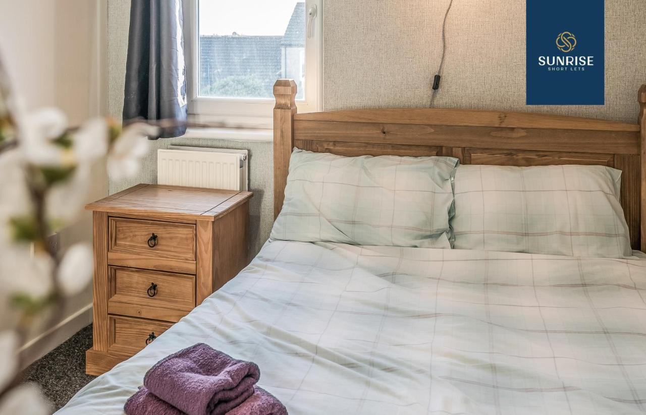 The Law, Has 4 Rooms With Tvs, 2 Bathrooms, Central, Free Parking, Fully Equipped, Contractor And Trades Favourite, 5 Mins To Centre - Long Stays, Invoice And Reduced Price Are Only Via Sunrise Short Lets Dundee Exterior foto